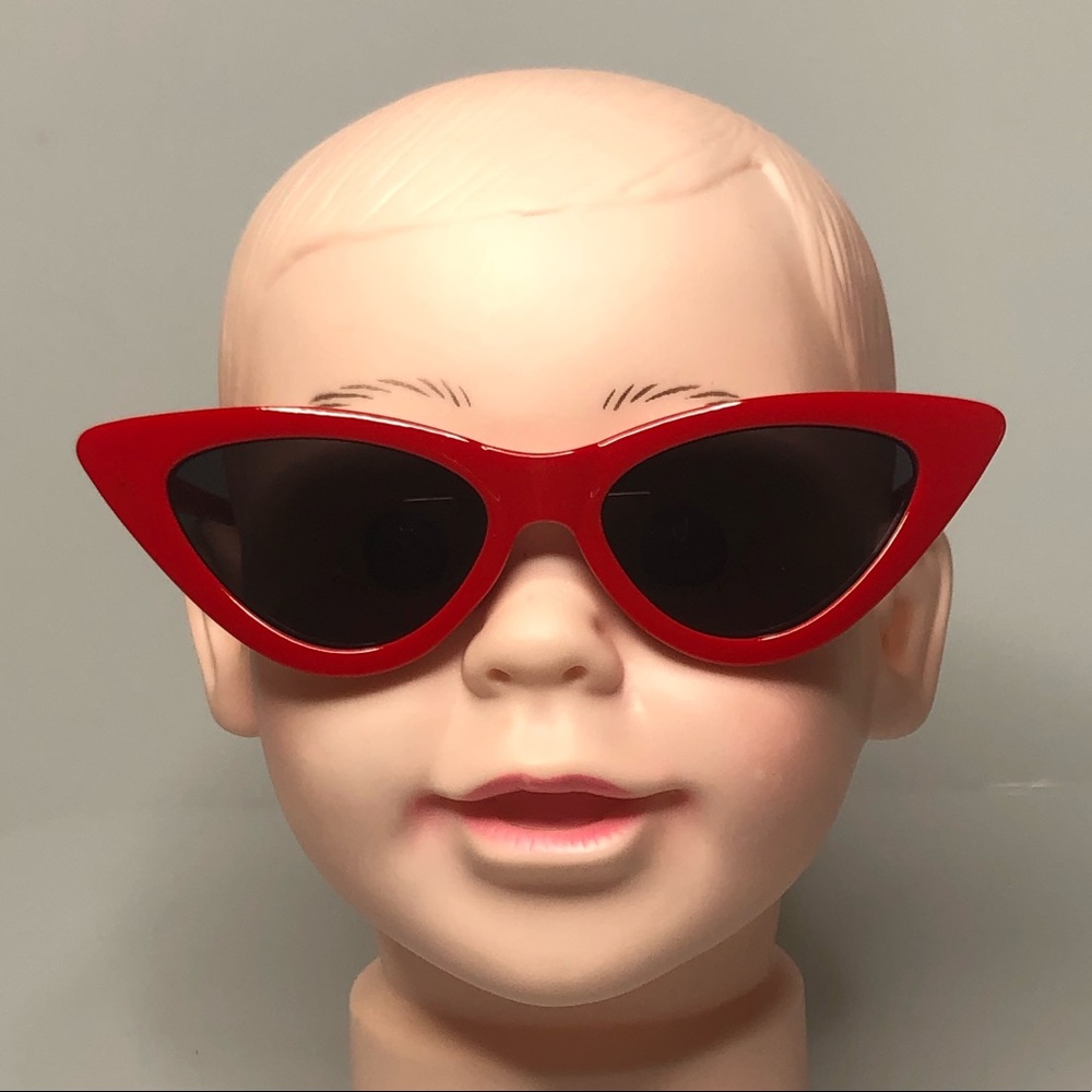 Red triangle kids sunglasses - Picture 2 of 2